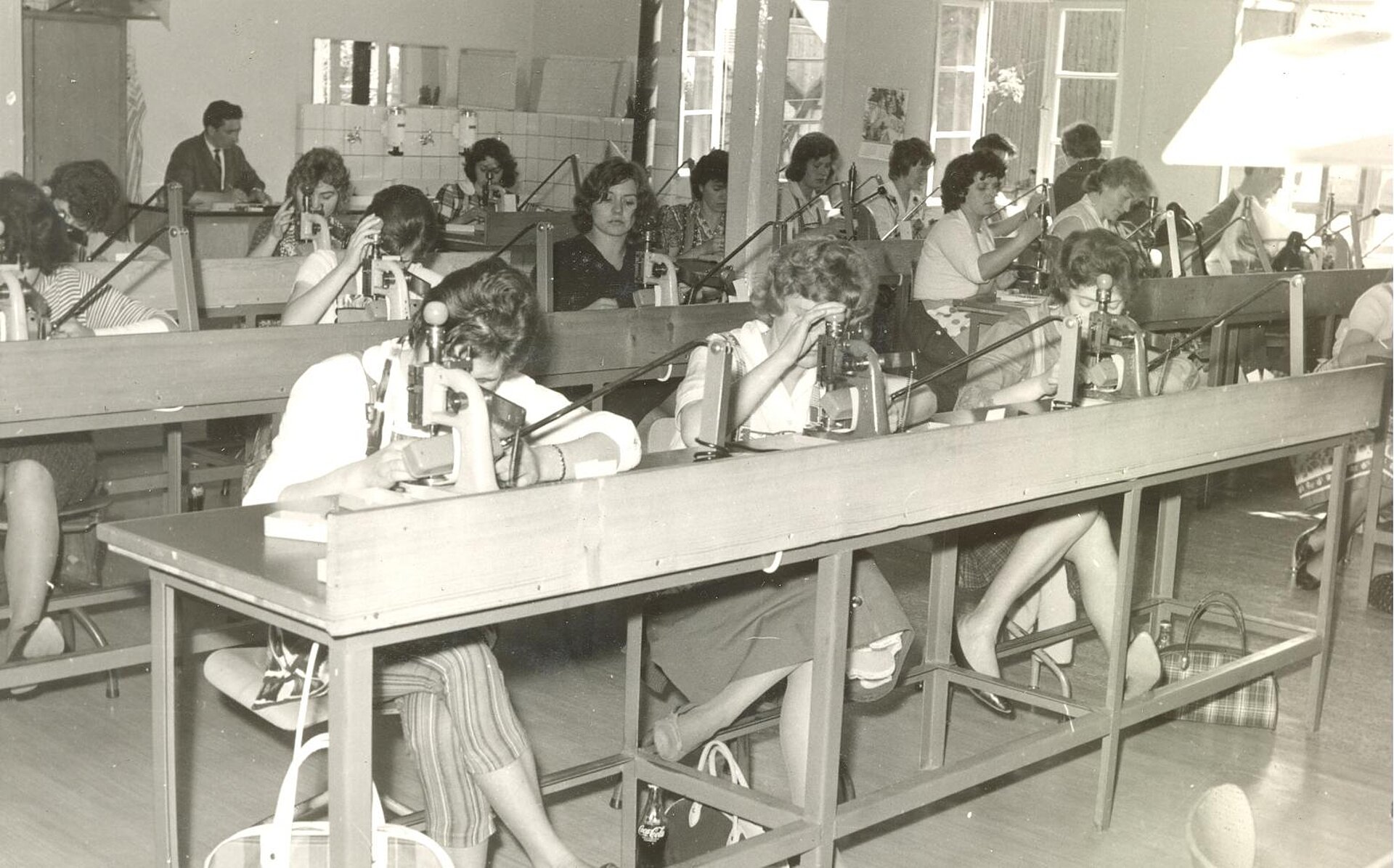 Historical_picture_women_finished_cannulas